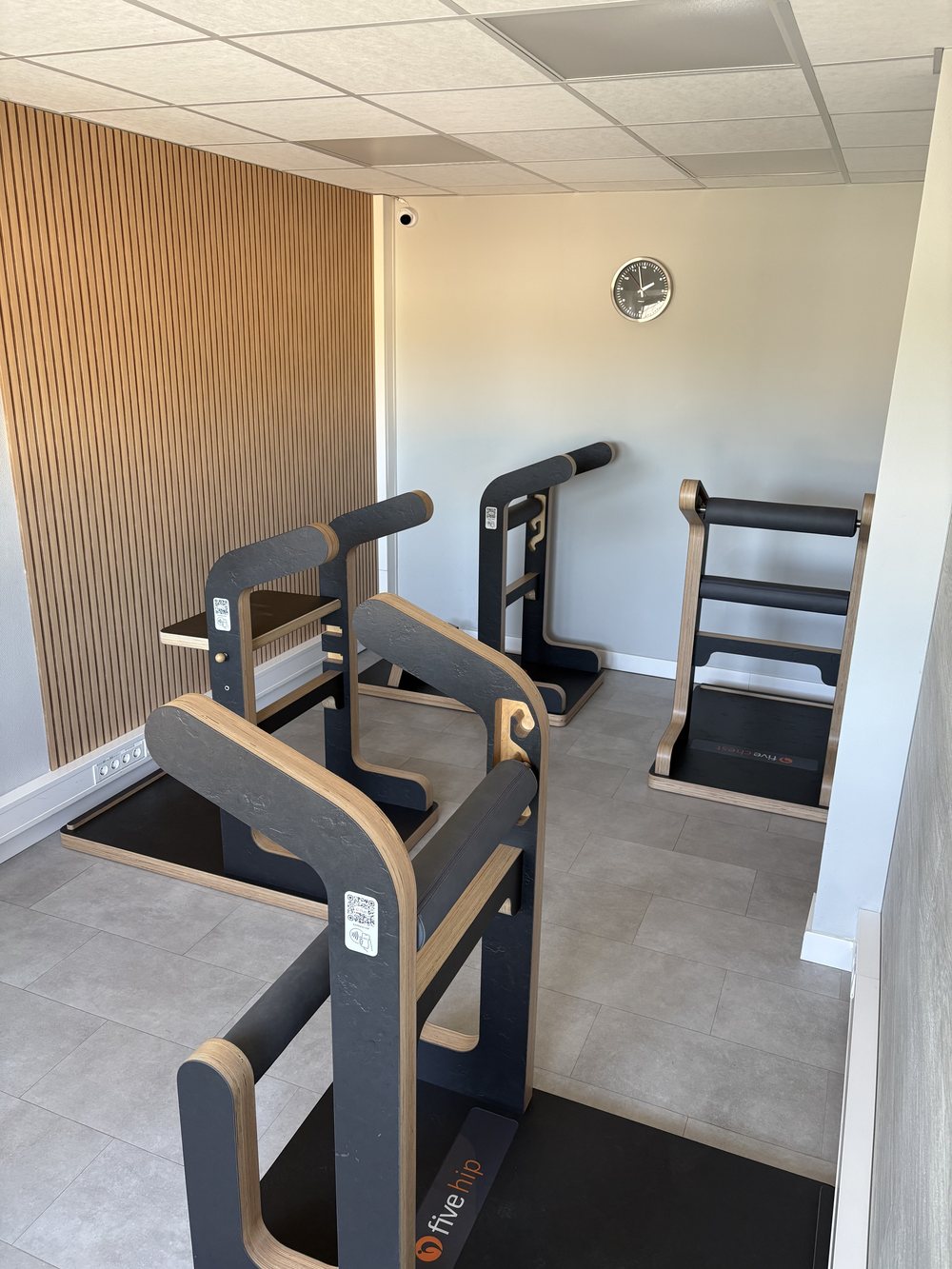 Five-Raum der Functional Fitness Box mit Five-Geräten für Beweglichkeit und Haltung